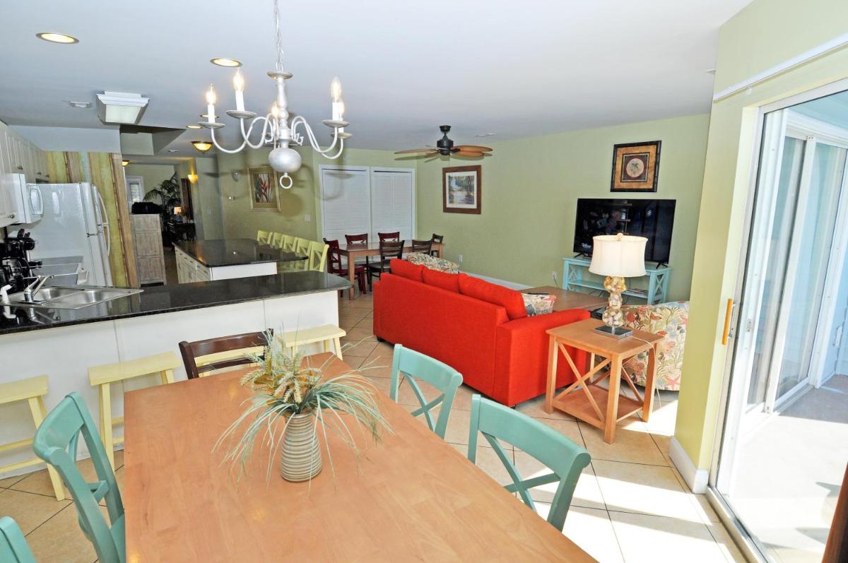 Stunning 8 BR, New Updates, Walk to Beach Bars, Main Street - Housity