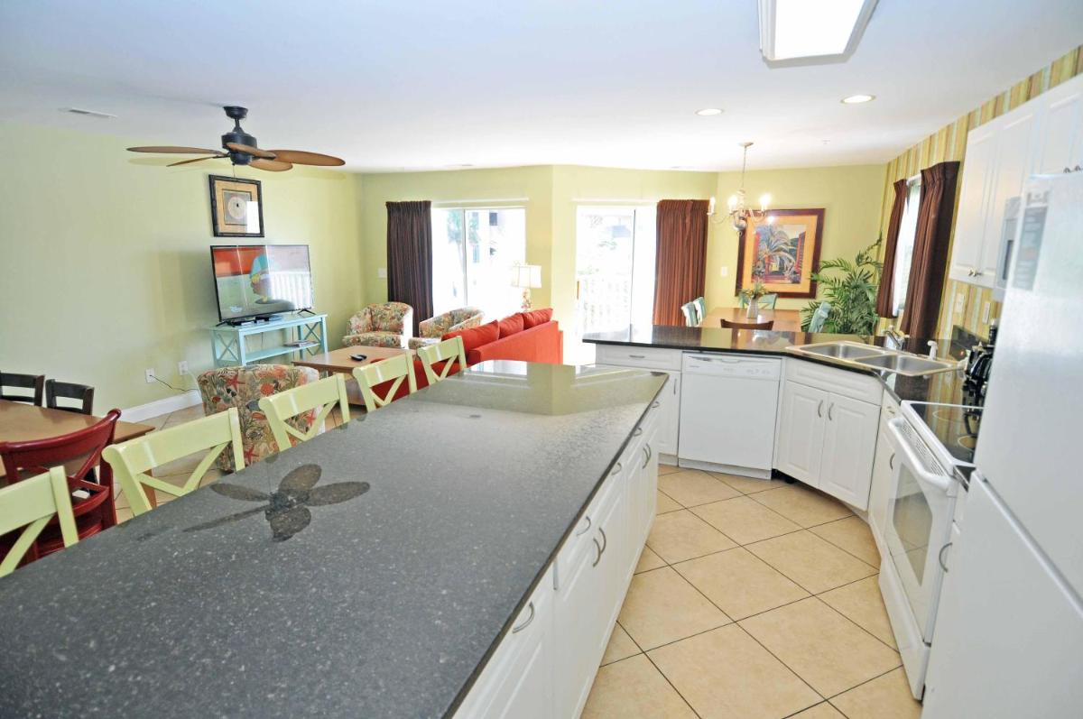 Stunning 8 BR, New Updates, Walk to Beach Bars, Main Street - Housity