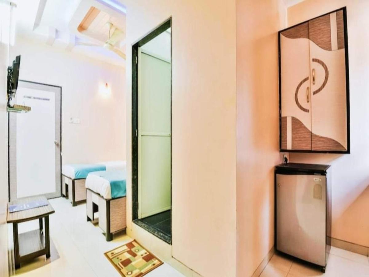 Hotel Broadway Colaba - Housity