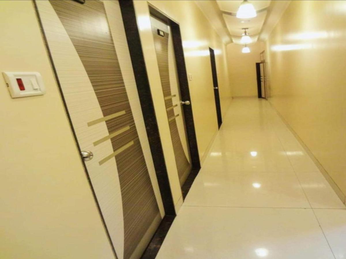 Hotel Broadway Colaba - Housity
