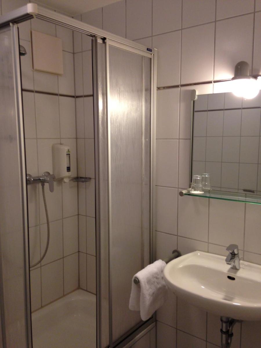 Ein Badezimmer in der Unterkunft Hotel Astra Rastatt