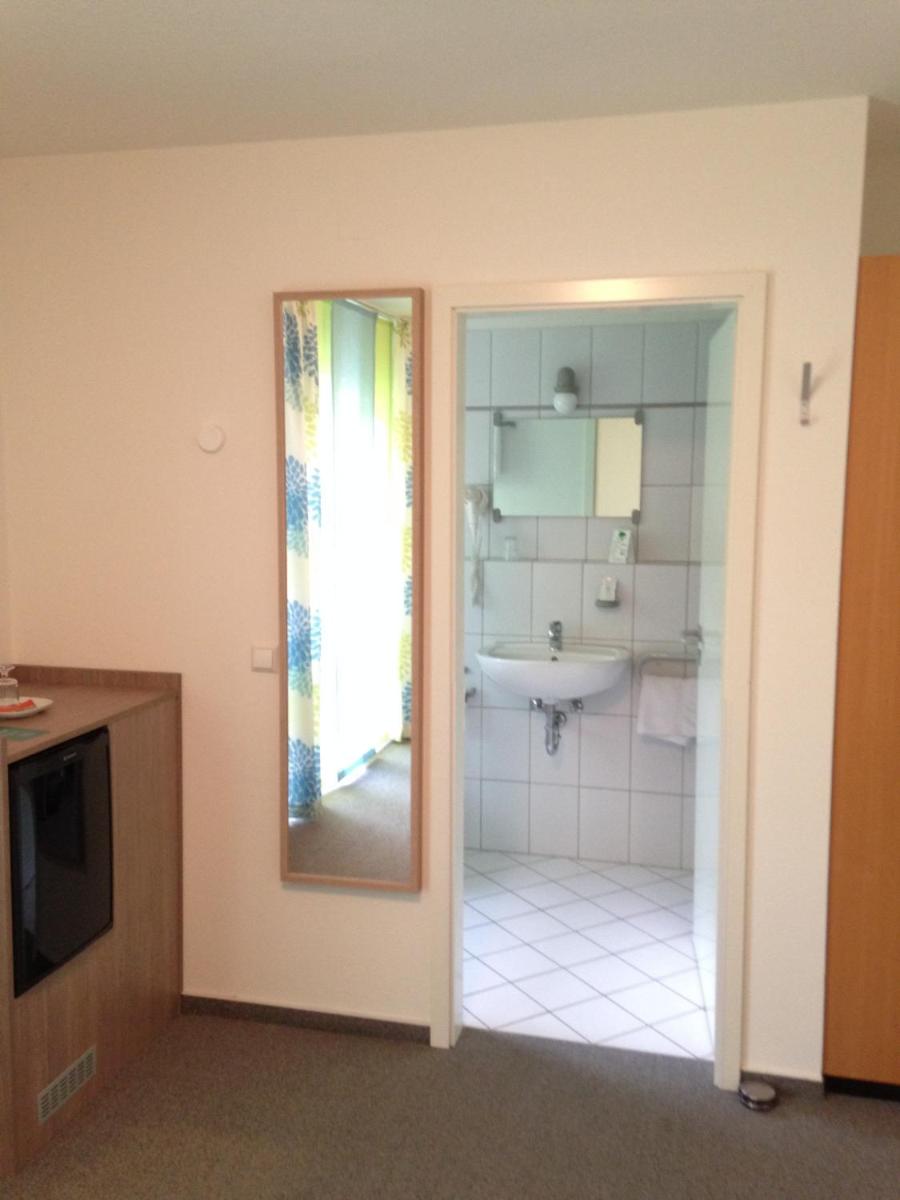 Ein Badezimmer in der Unterkunft Hotel Astra Rastatt