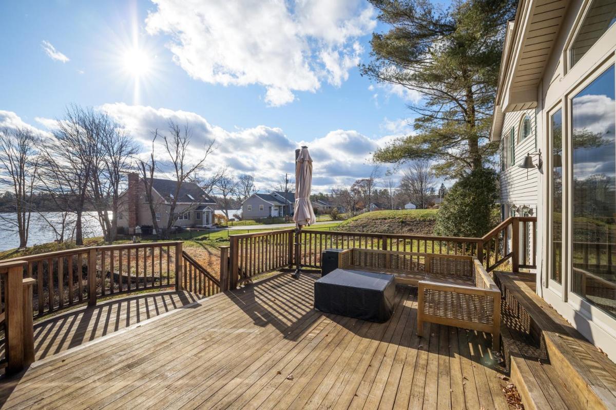 Lakefront Retreat on Halfmoon Lake! - Housity