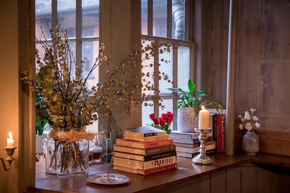 The Black Swan Inn - Housity