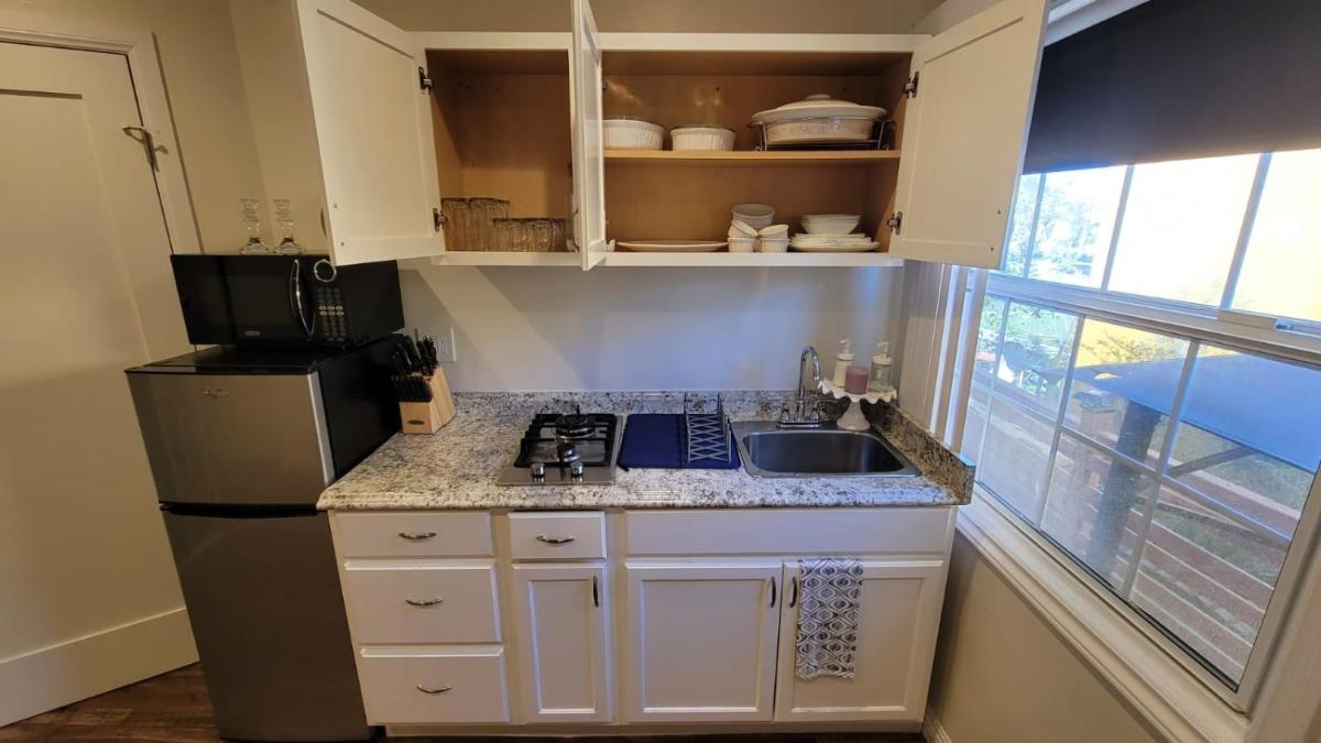 Adorable modern guesthouse with full kitchen - Housity