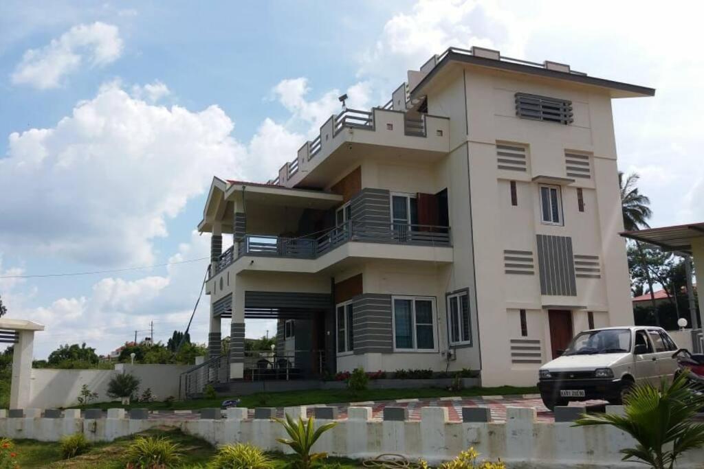 DWARAKA STAY INN-Rejoicing Family Home Coorg - Housity