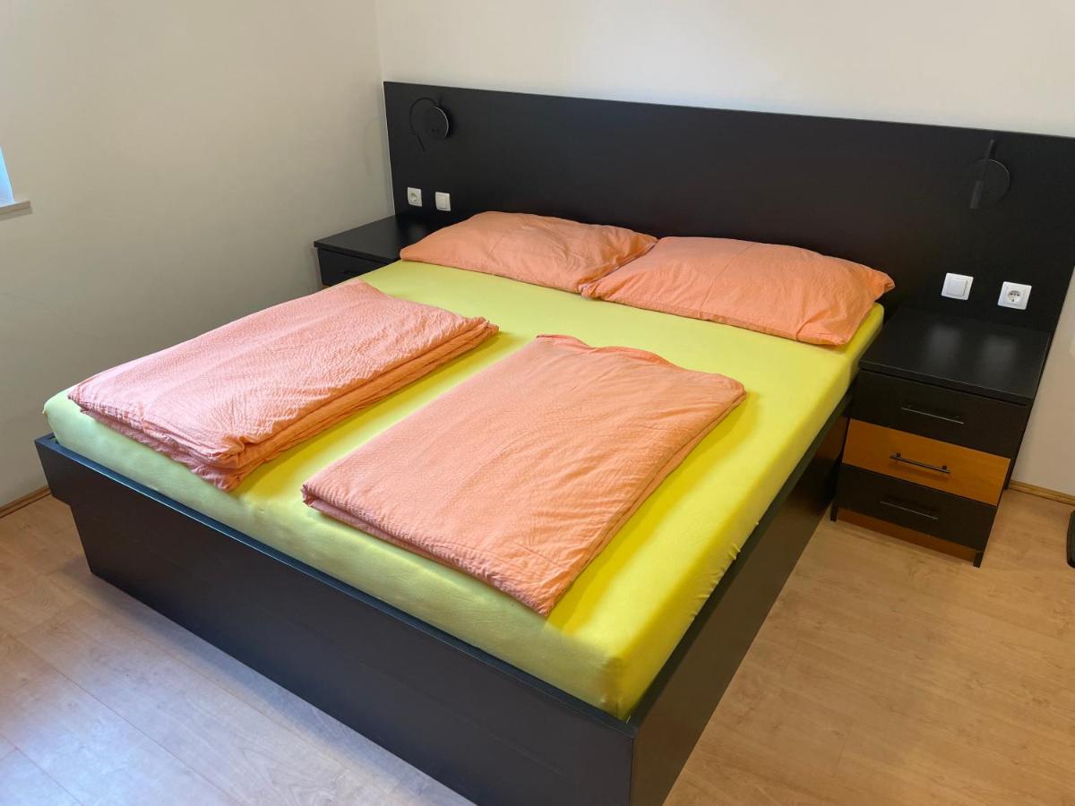 Room AA - Housity