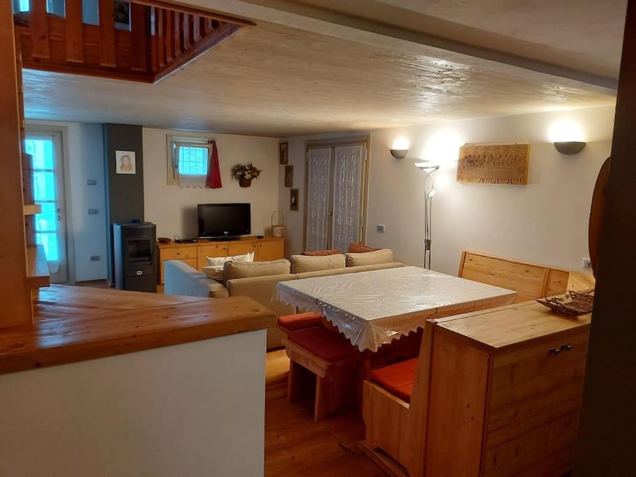 GRAZIOSA E CONFORTEVOLE BAITA DI MONTAGNA - Housity