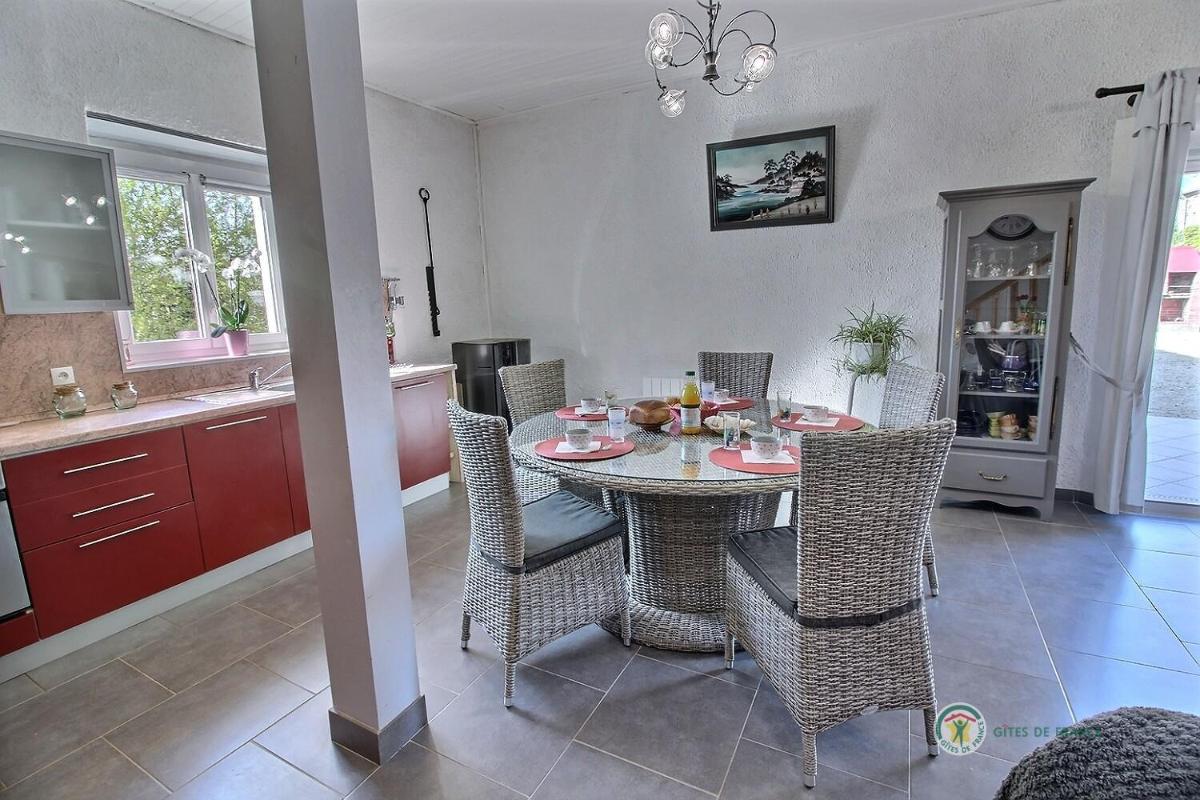 maison au calme dans un endroit de verdure - Housity