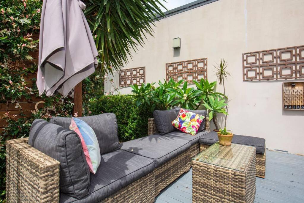 Swanway family holiday home - 15 min walk to beach, seconds to lake - Housity