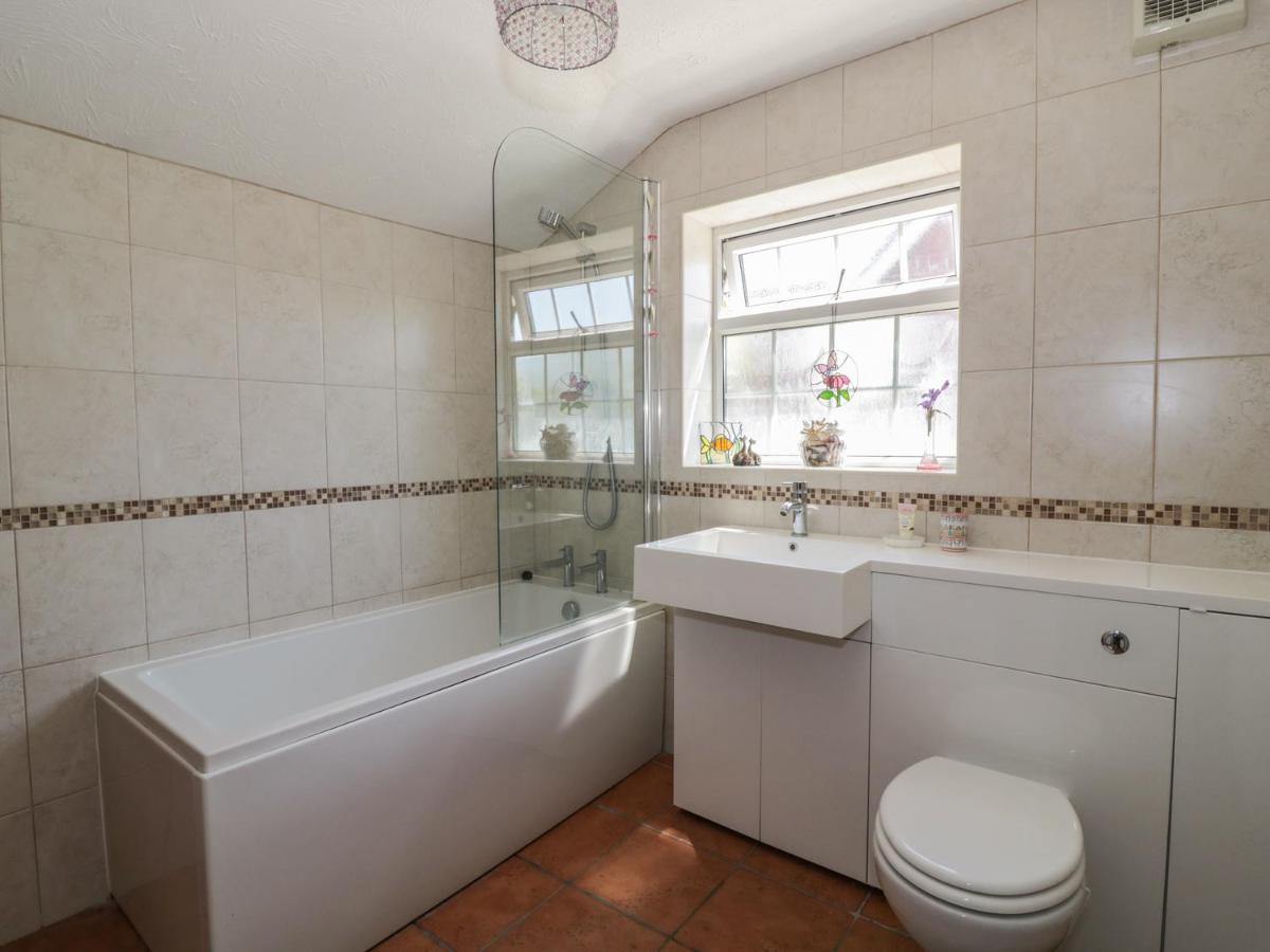 Megs Cottage - Housity