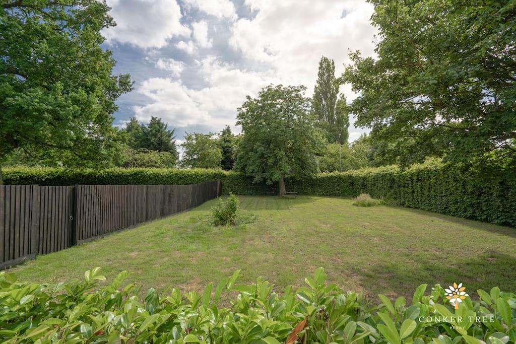 Conker Tree House - Housity