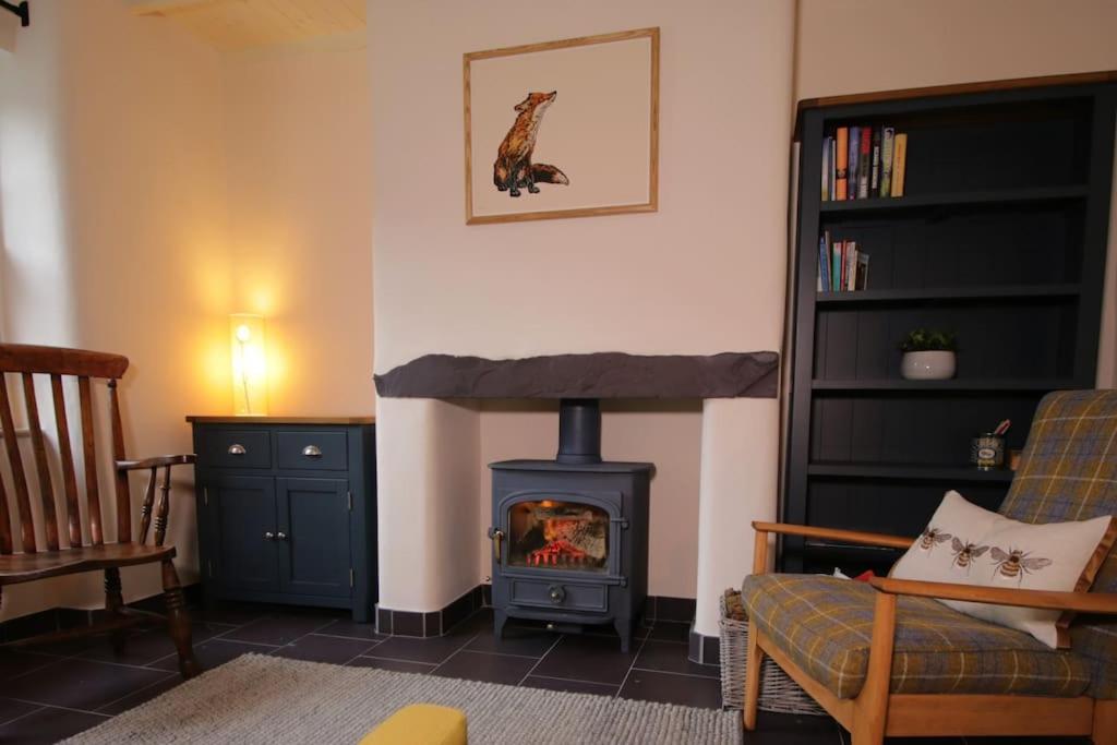 Riverside cottage walking distance into Caernarfon - Housity