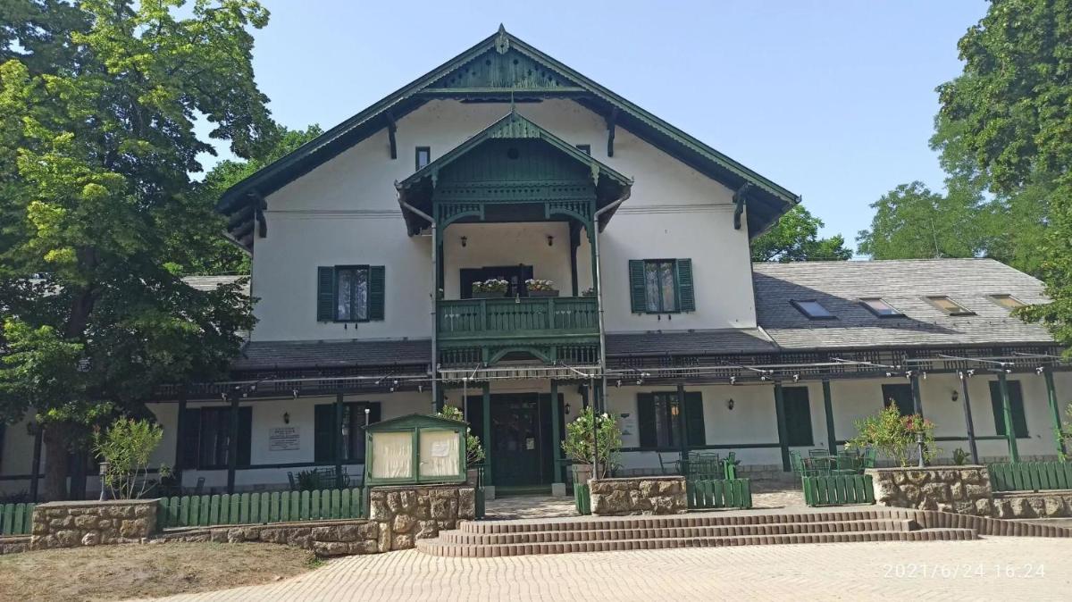 Svájci Lak Panzió - Housity