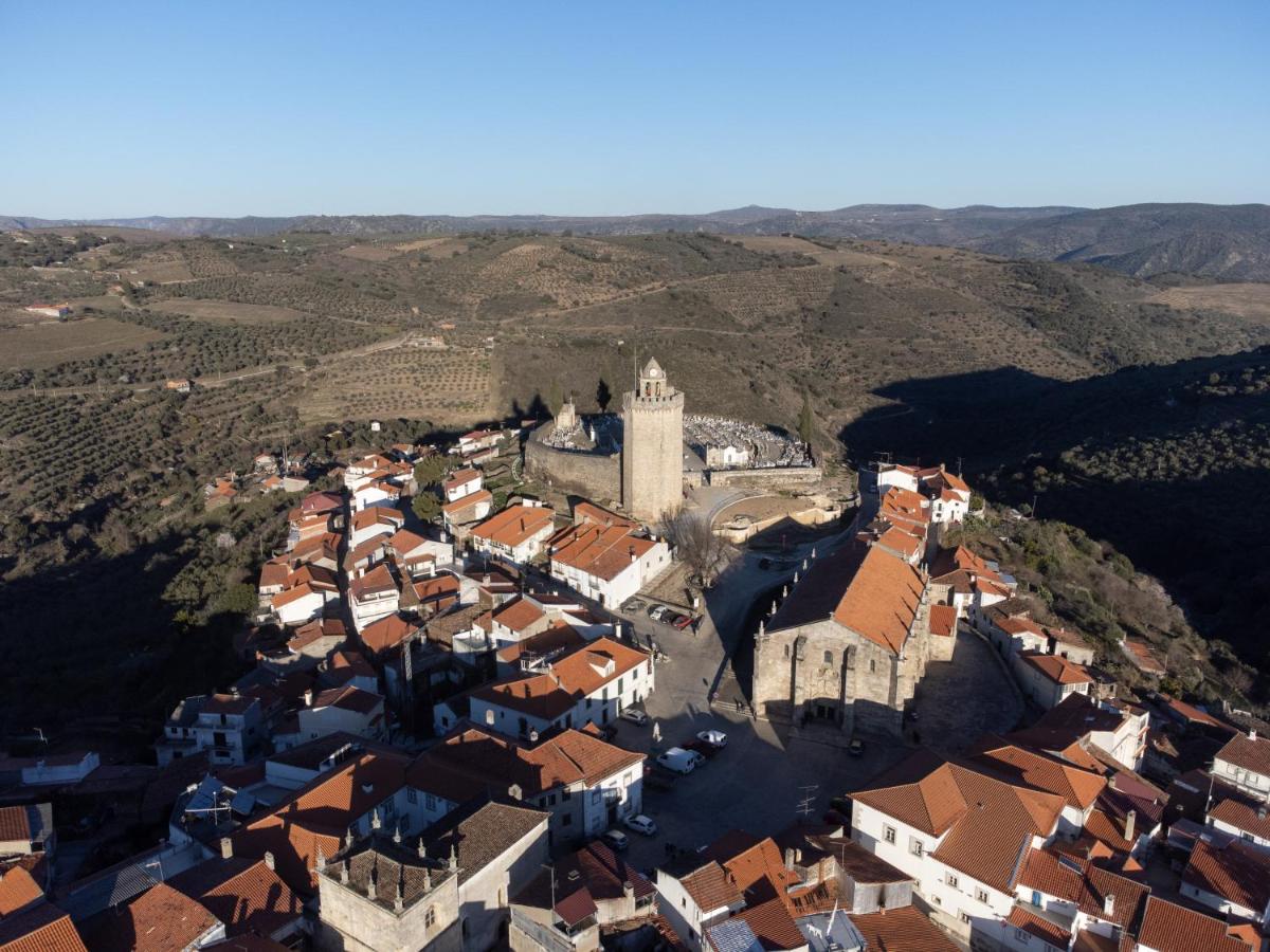 Uma vista geral da montanha ou uma vista da montanha a partir do hotel
