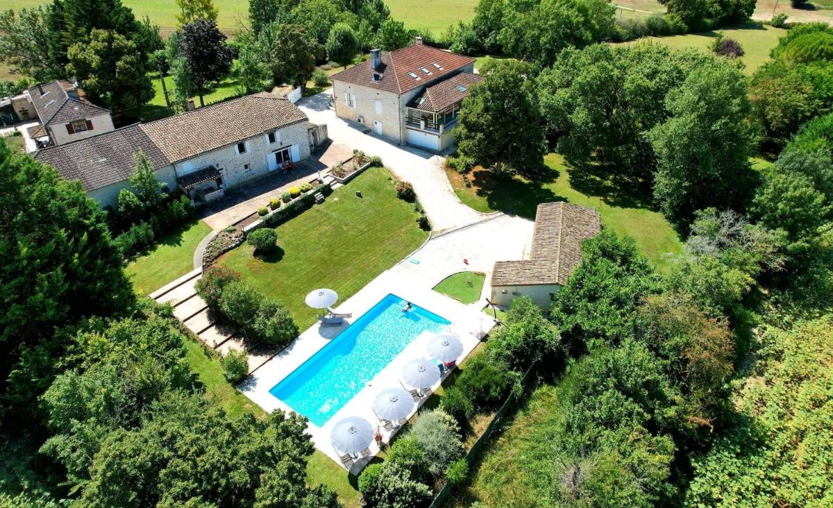 Le Petit Bleu Chambre d'hôtes - Housity
