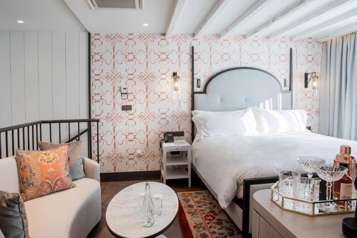Uma cama ou camas num quarto em InterContinental Porto - Palacio das Cardosas by IHG