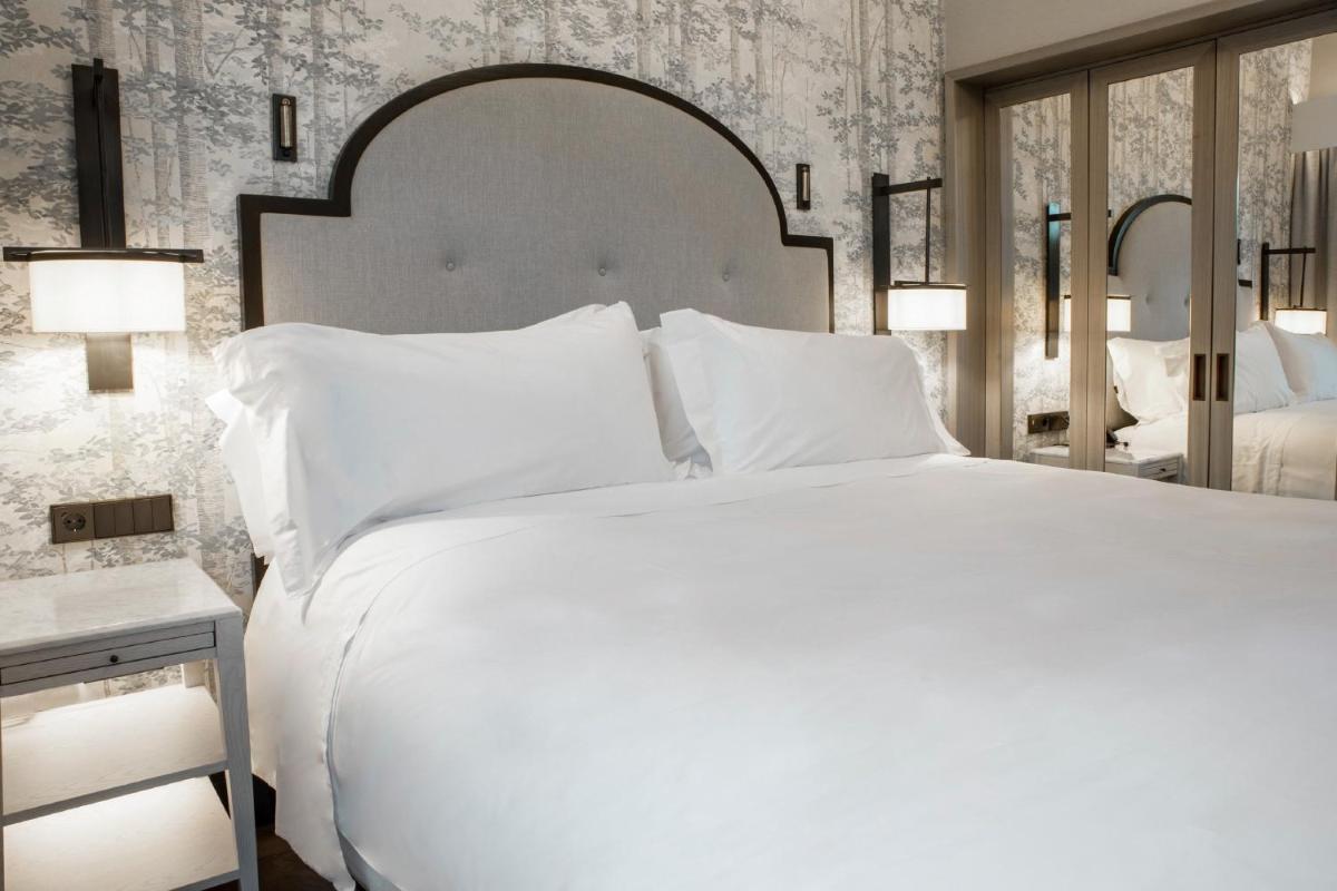 Uma cama ou camas num quarto em InterContinental Porto - Palacio das Cardosas by IHG