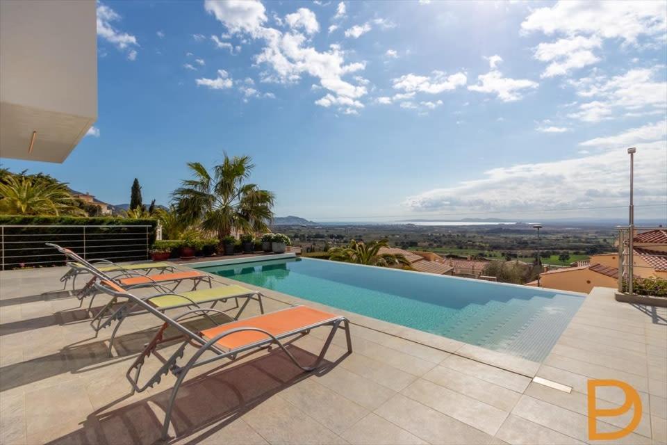Luxury Villa with Jacuzzi - Costa Brava - Housity