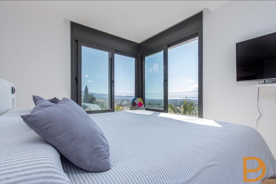 Luxury Villa with Jacuzzi - Costa Brava - Housity