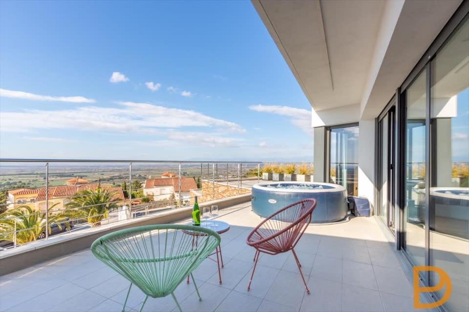Luxury Villa with Jacuzzi - Costa Brava - Housity