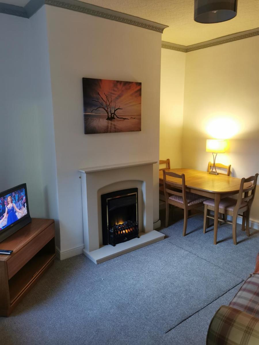 Parkside House 3 bedroom 2 bathroom. parking. - Housity