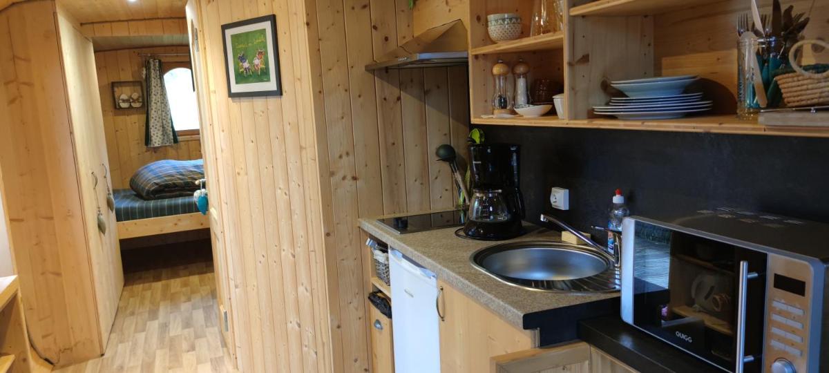 Ma roulotte sous les chênes- Au naturel - Housity
