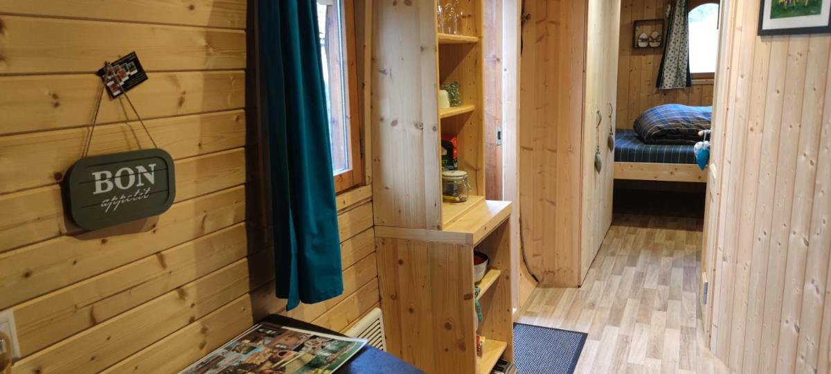 Ma roulotte sous les chênes- Au naturel - Housity