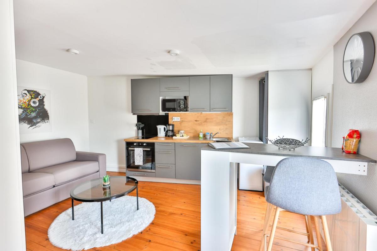 LE DOUILLET #Centre ville #100m des quais - Housity