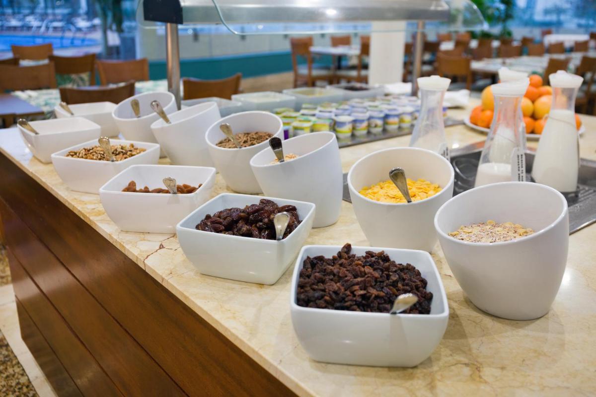 Comida en o cerca de este hotel
