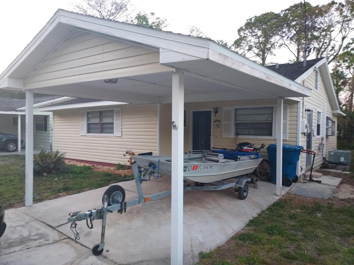 Newly Offered ! The Wiki-Tiki on Weeki Wachee River 2 bed house & Kayacks! Accepting 7 to 28 days resv April 8 to May 6 - Housity