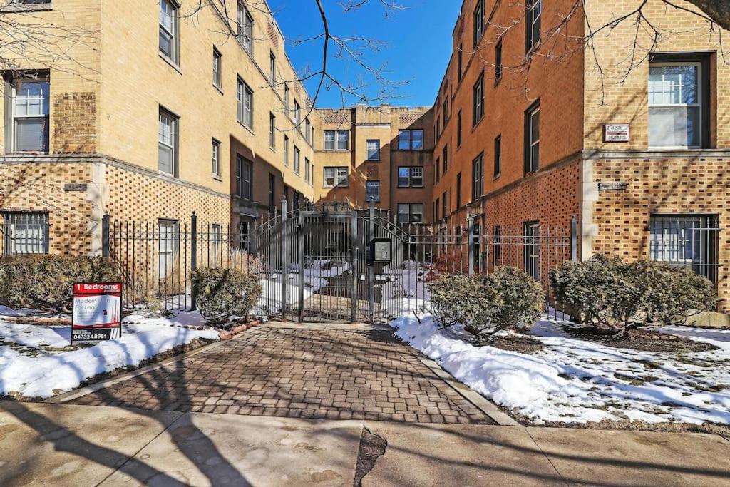 1BR Beautifully Furnished Apt with King-sized Bed - Marshfield W2 - Housity