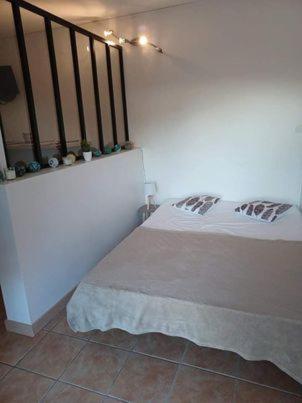 bel appartement situé au bout du port - Housity