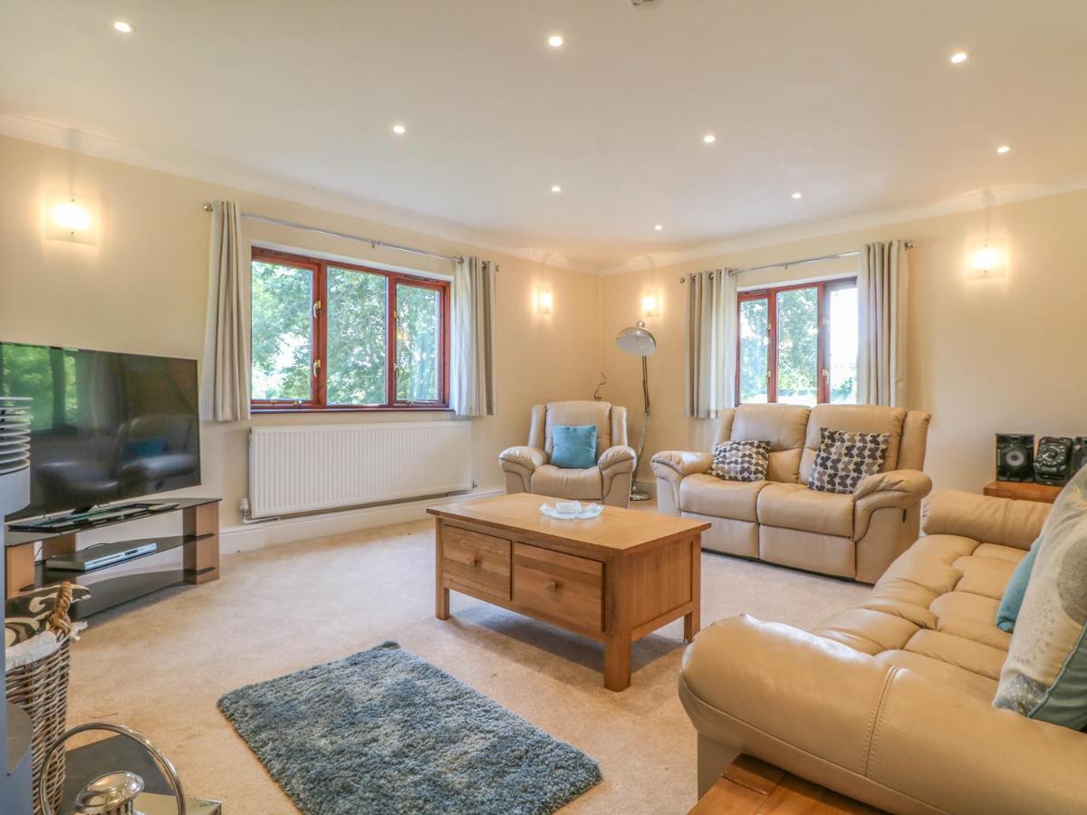 The Oaks - Housity