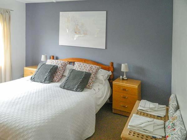 1 Mirehouse Place - Housity