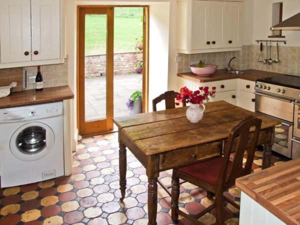 The Lodge Farm Barn - Housity
