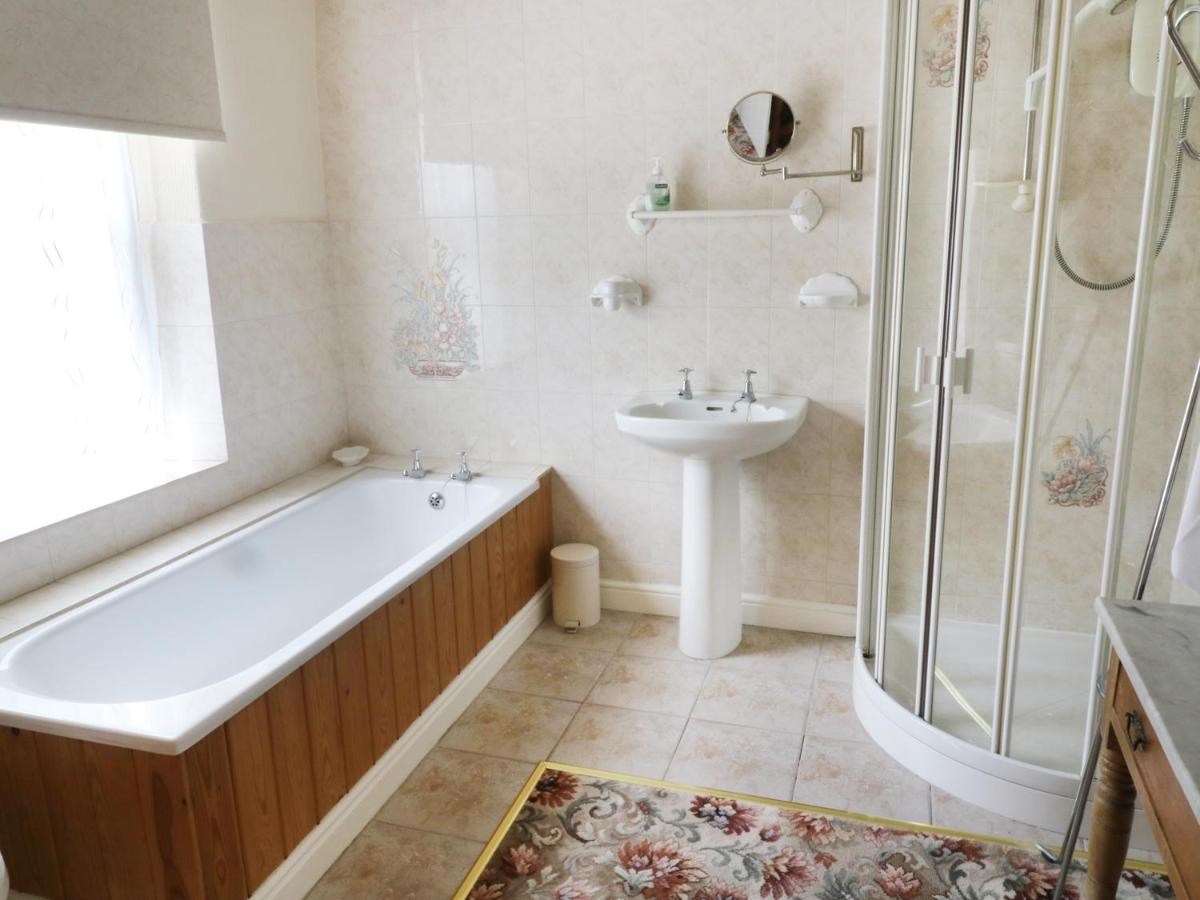 Sally's Cottage - Housity