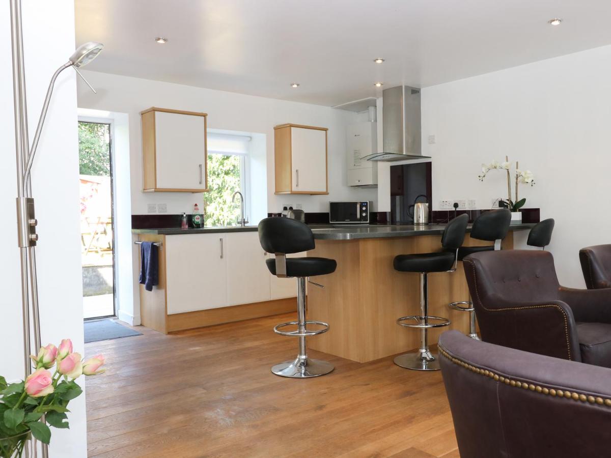 Witchelm House - Housity