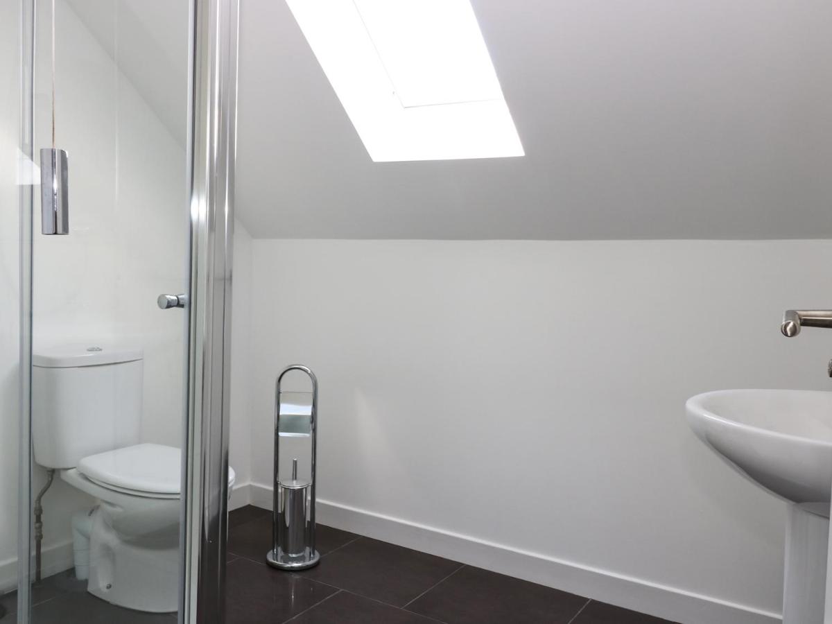 Witchelm House - Housity