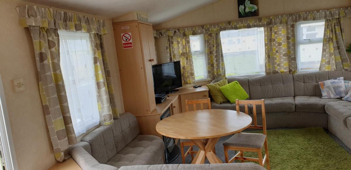 Cosy caravans Sandhills 175 butlins Skegness resort - Housity