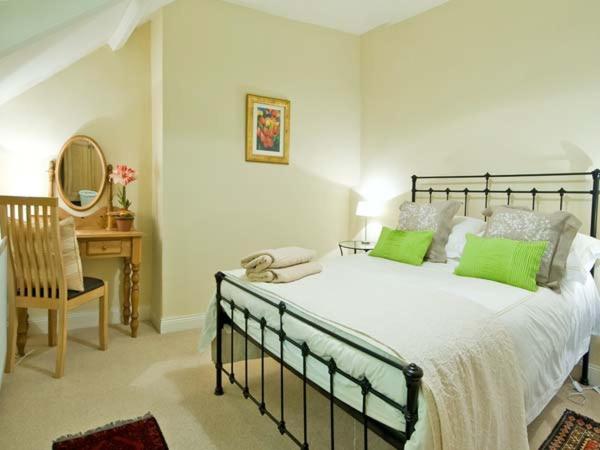 The Old Farmhouse - Housity