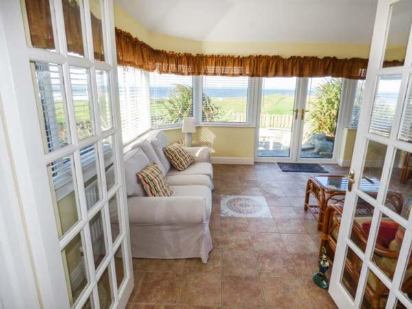 Sunset Beach Cottage - Housity