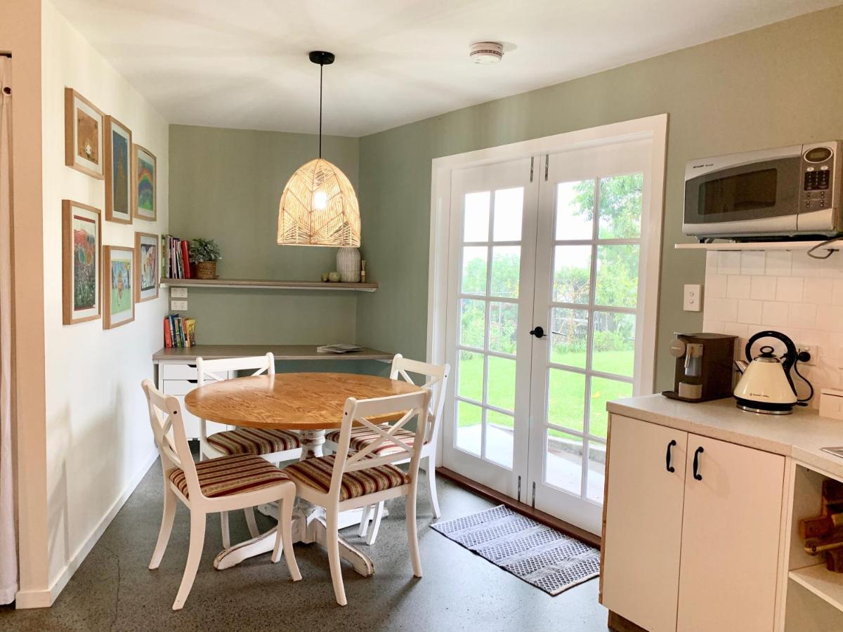 Cedarview Bed & Breakfast -Wallaby Cottage - Housity