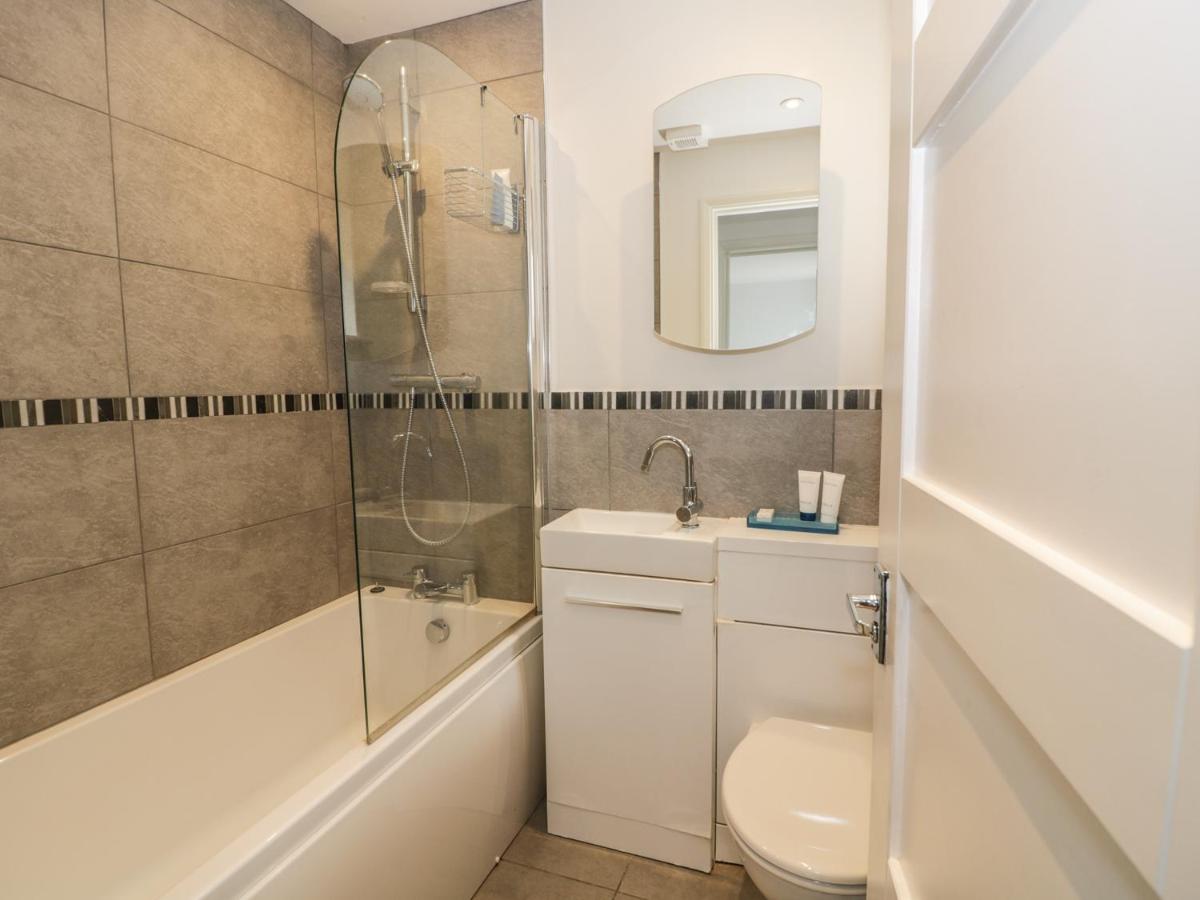54 The Moorings - Housity