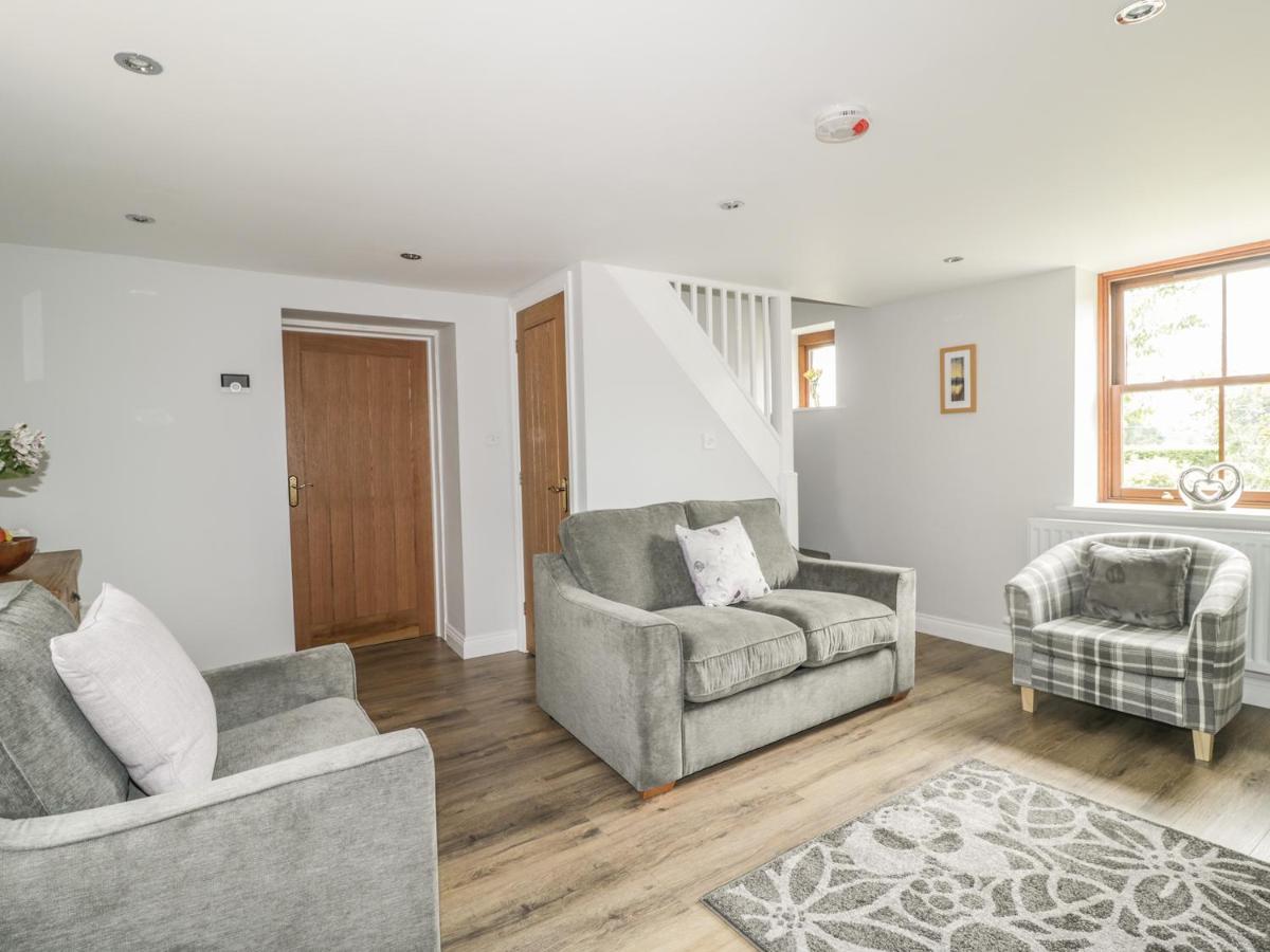 1 Leesrigg Cottages - Housity