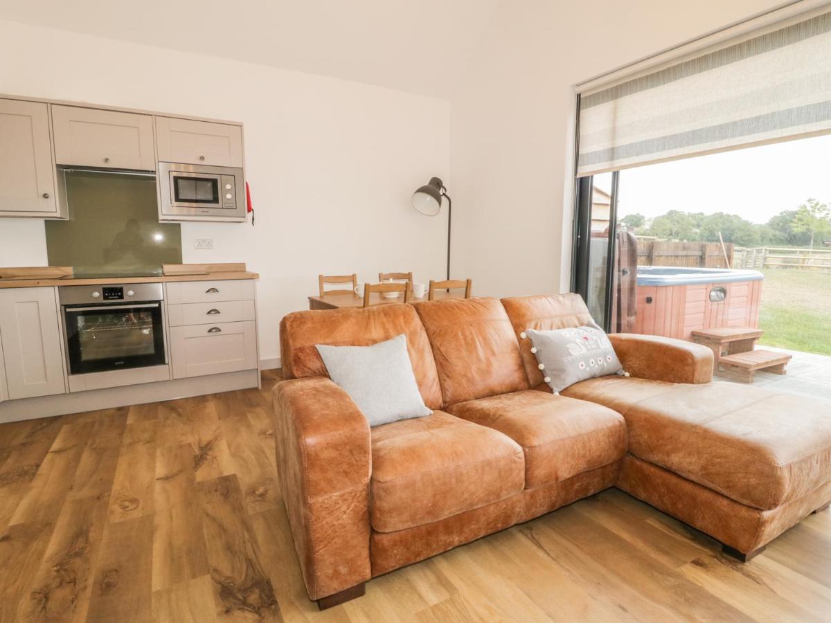 Swan Lodge Castle Farm - Housity