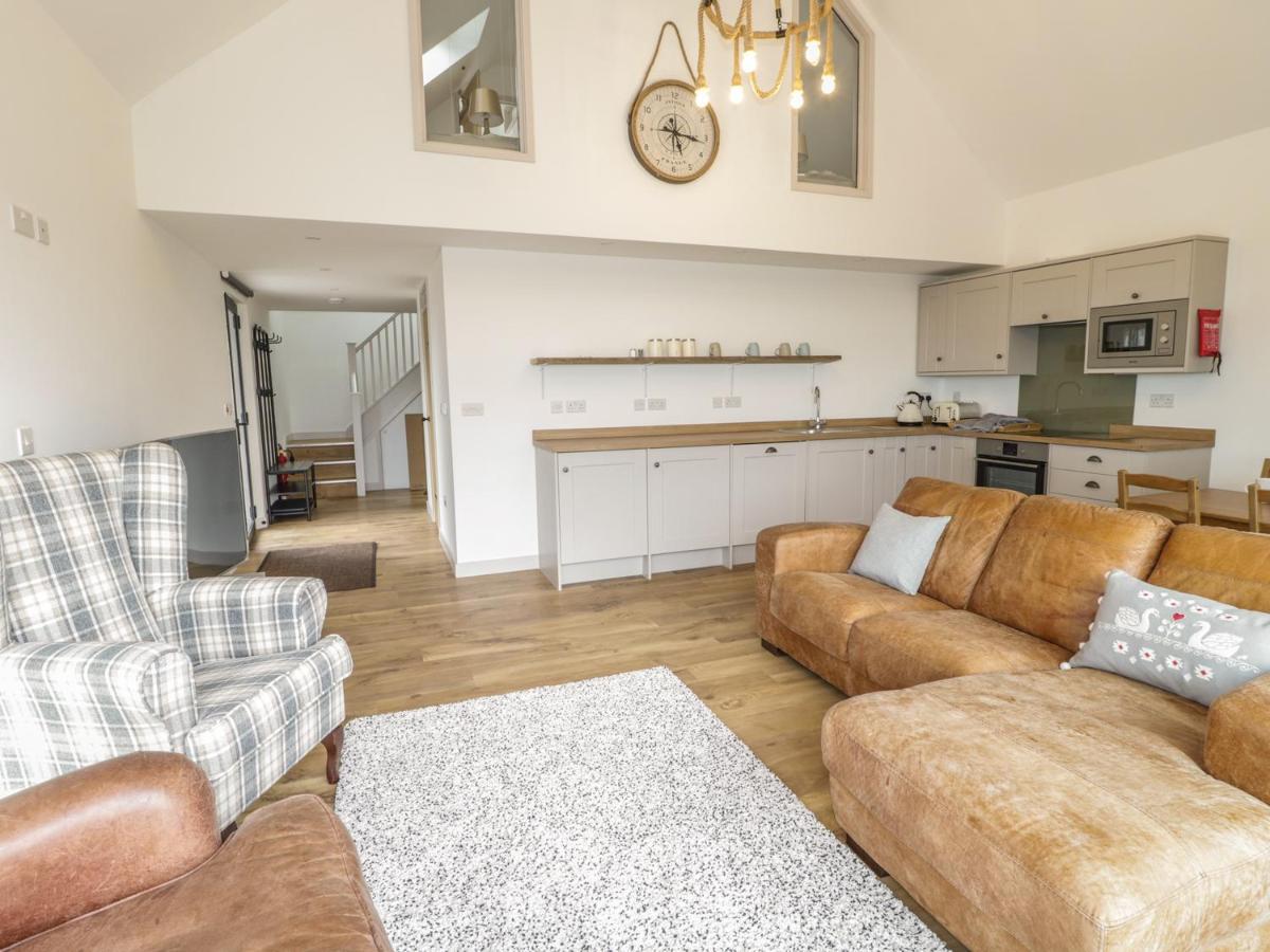 Swan Lodge Castle Farm - Housity