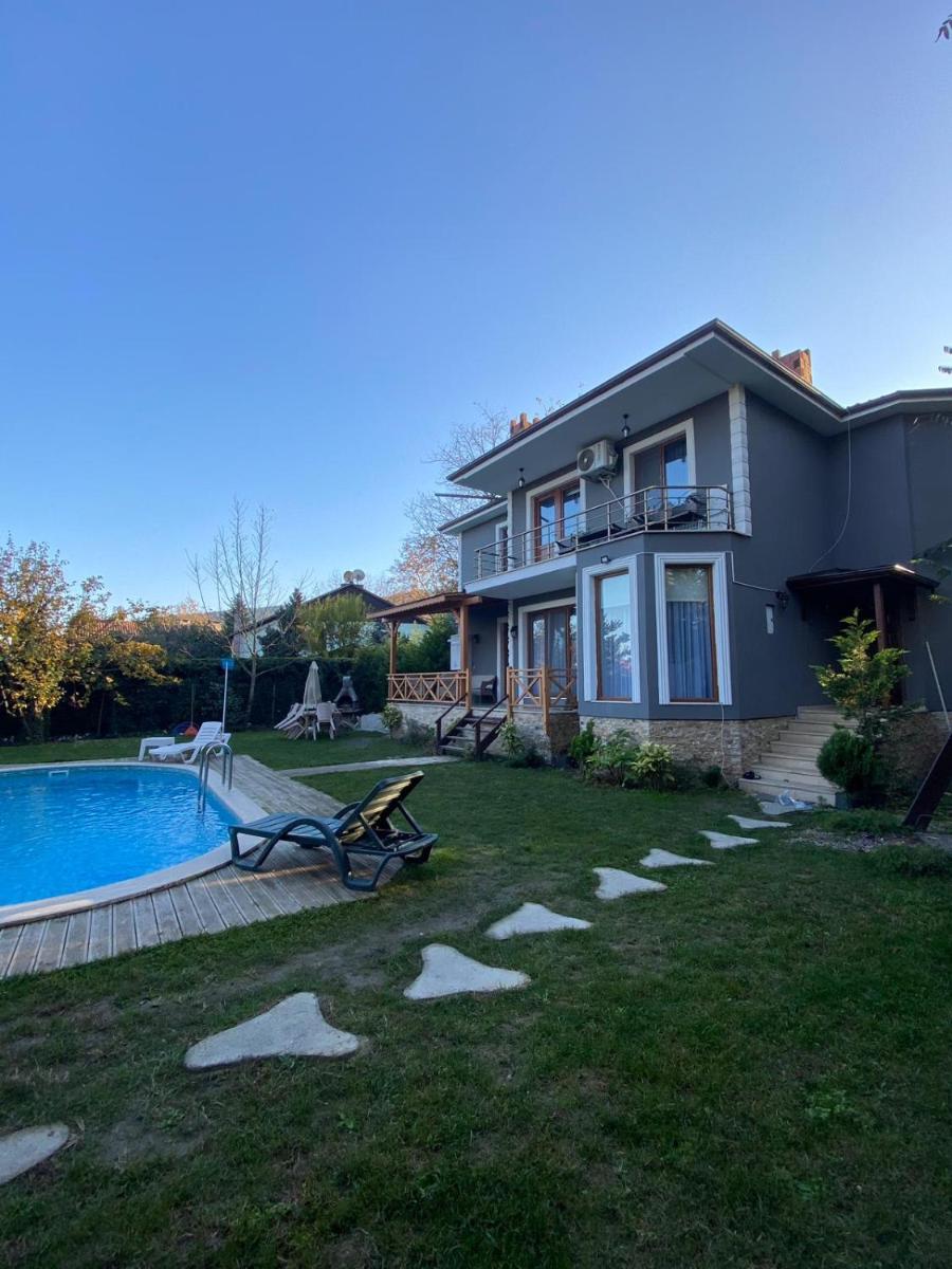 Gorgeous Villa with Private Pool in the Heart of Nature in Izmit, Kocaeli - Housity