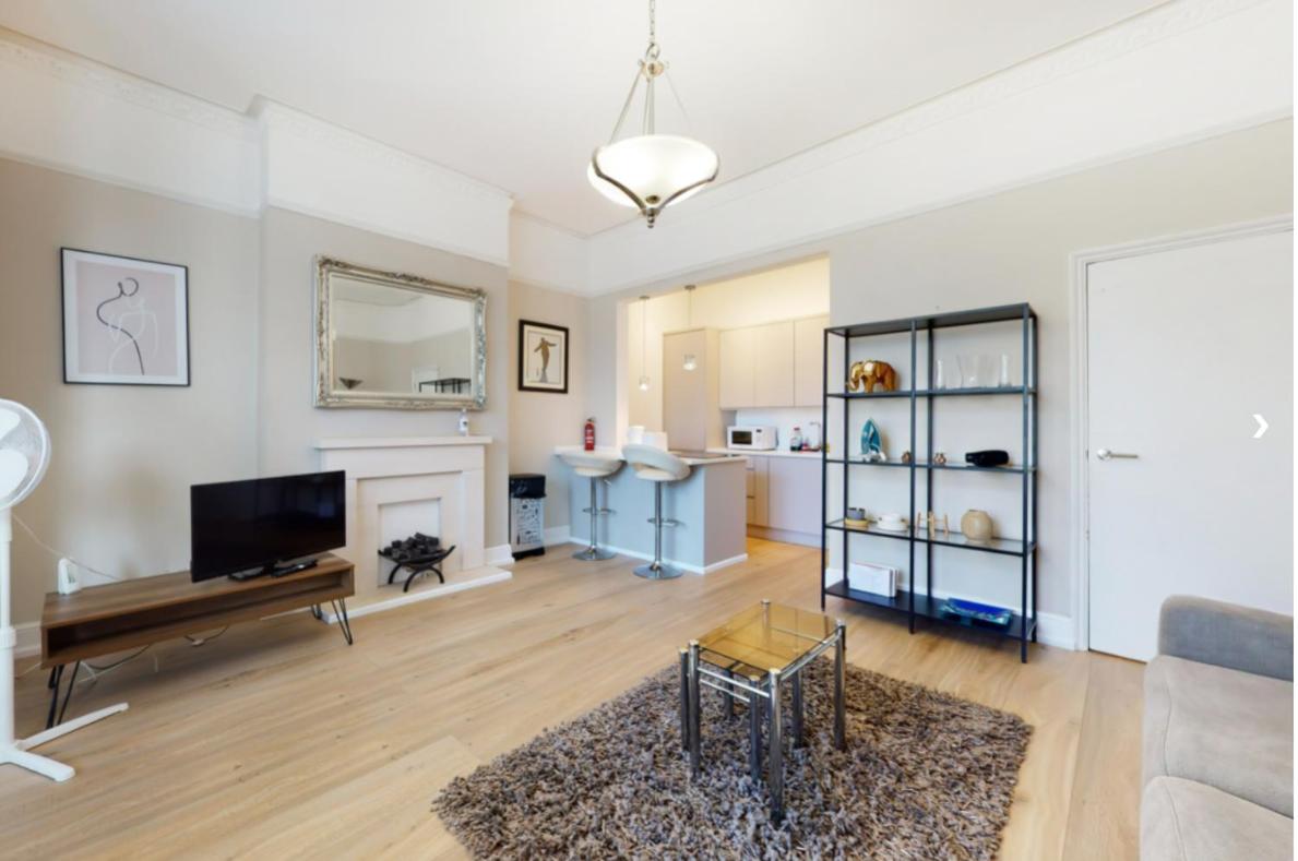 Super 1 Bedroom Flat in Hendon near Middlesex University with private parking - Housity