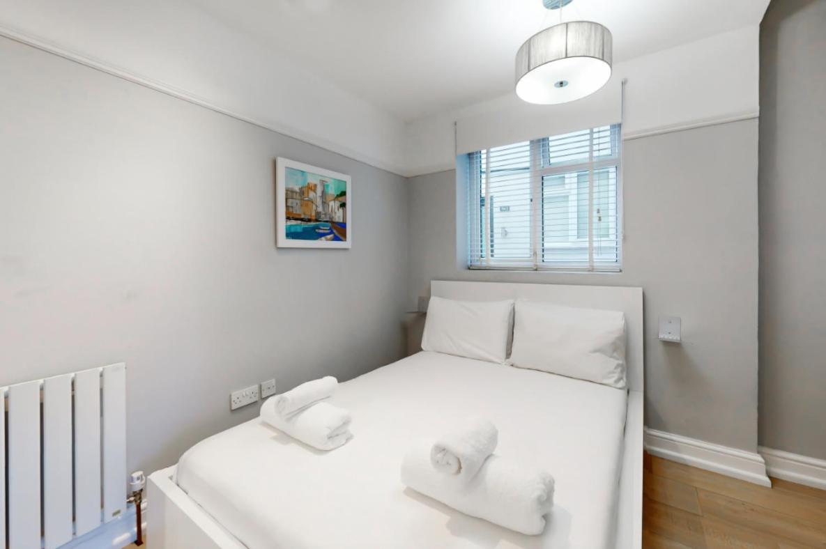 Super 1 Bedroom Flat in Hendon near Middlesex University with private parking - Housity